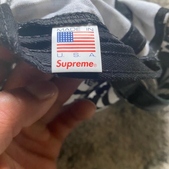 Supreme - Picture 2 of 6